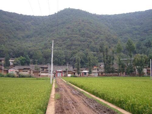 小本來屋村