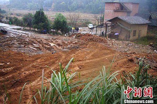 11.30江西萬載一花炮廠爆燃事故