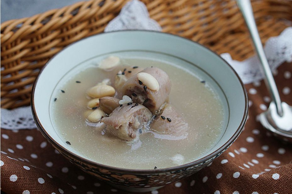 黑芝麻菊花煲瘦肉湯