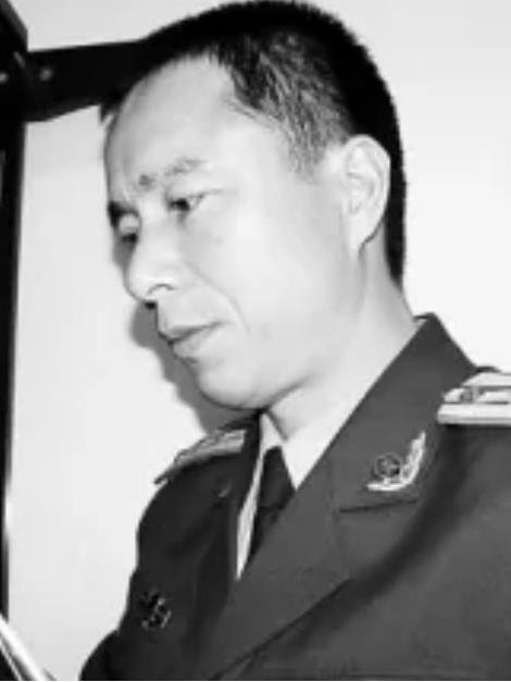 余春坤(2002年中國武警十大忠誠衛士)