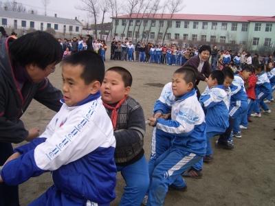 城子河國小開展拔河比賽