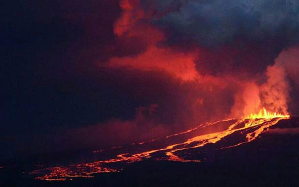 厄瓜多火山噴發